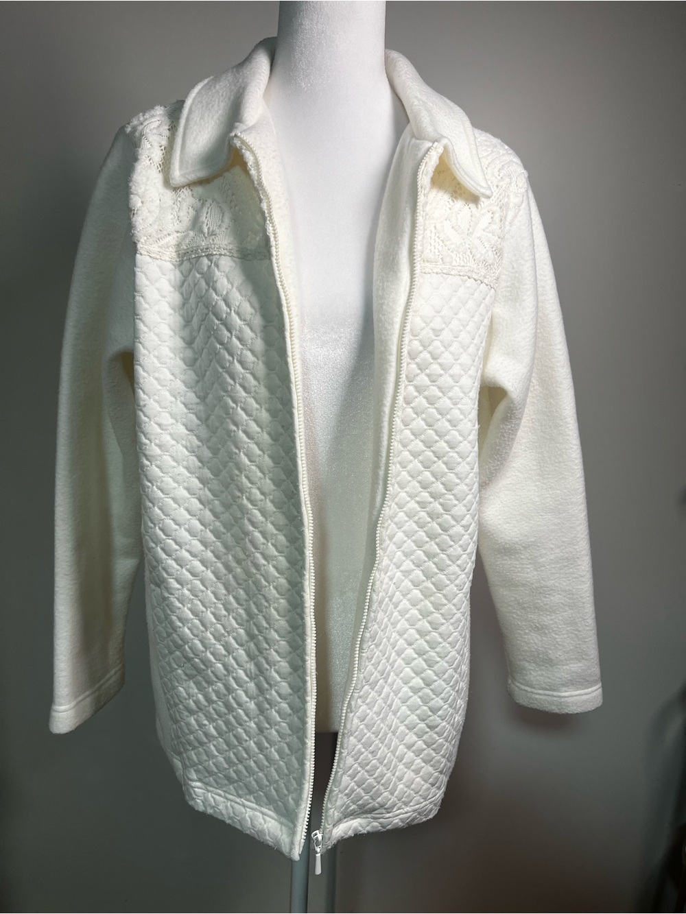 Alfred Dunner Cream Quilted Zip-Front Jacket with Lace Yoke